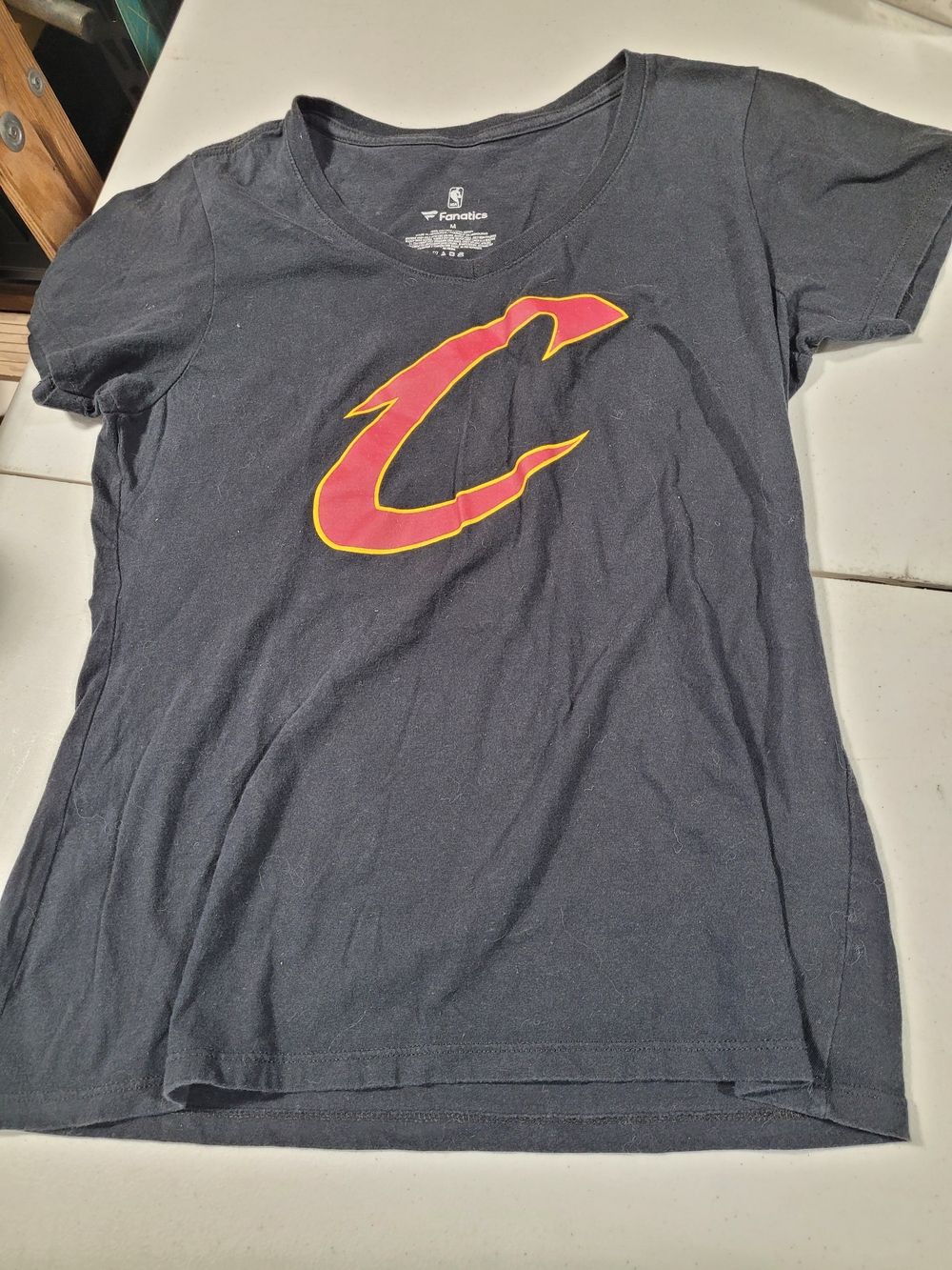 Fanatics Black Cleveland Cavaliers Red and Gold Logo Tee